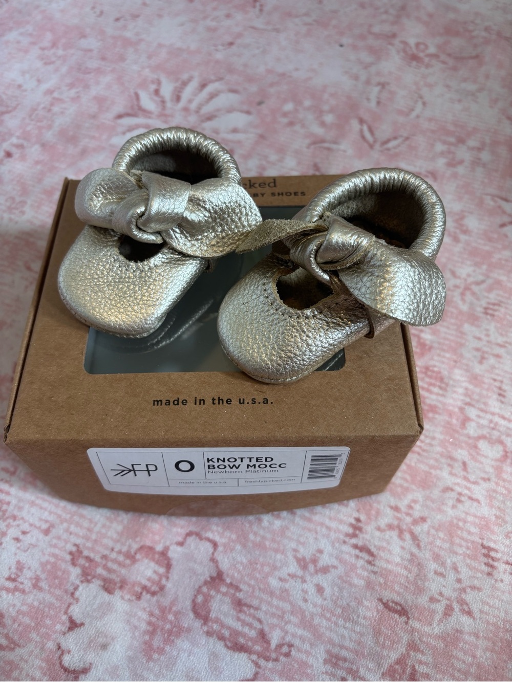 Freshly Picked Knotted Bow Moccasins - Metallic Platinum